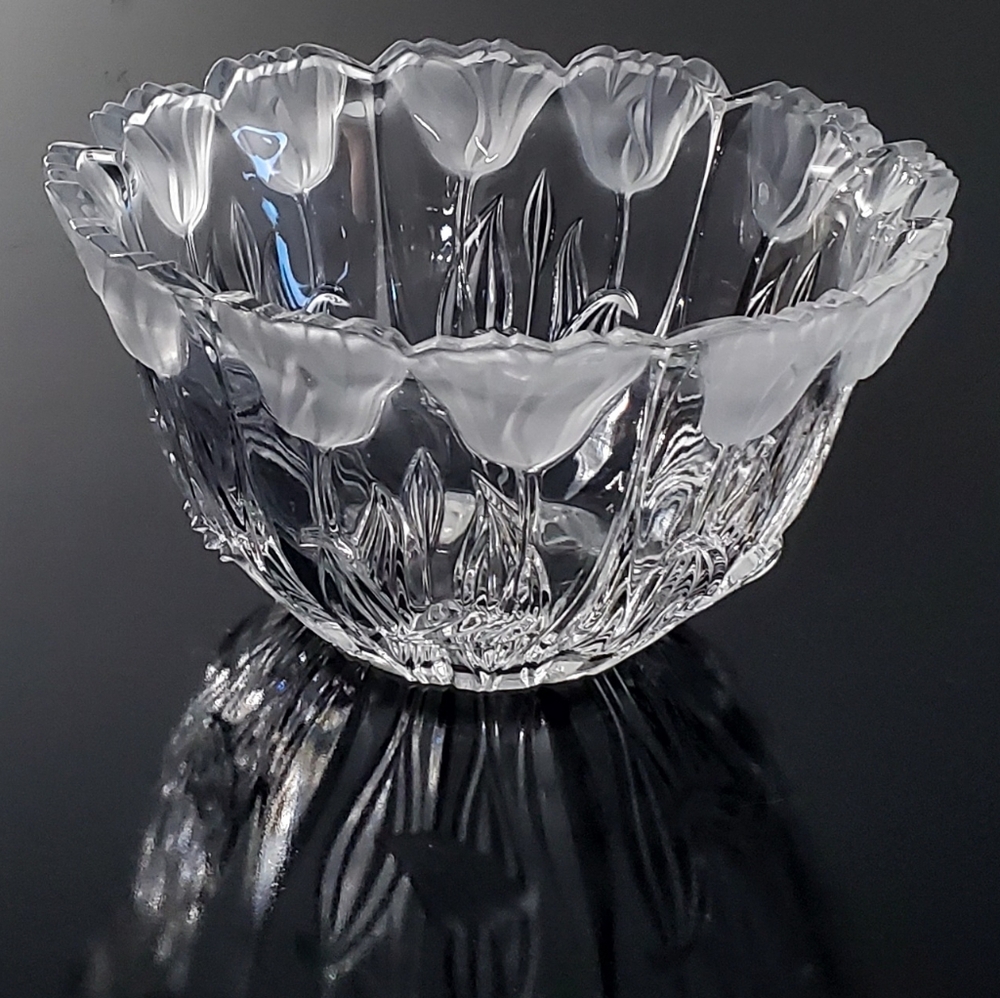 9 3/8" 24% Lead Crystal Tulip Clear Frosted Raised Bowl by Block Made in Poland - Picture 7 of 13
